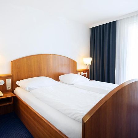 Roomingtons Karoli Валдкирхен Екстериор снимка