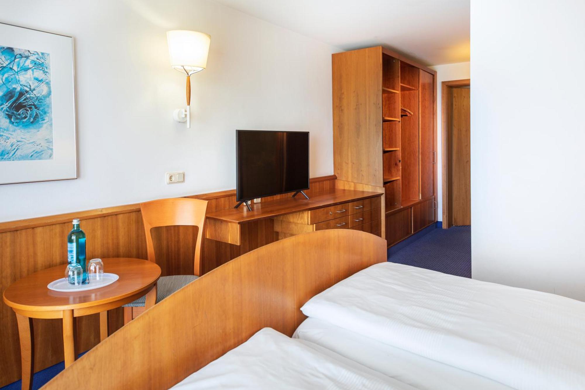 Roomingtons Karoli Валдкирхен Екстериор снимка