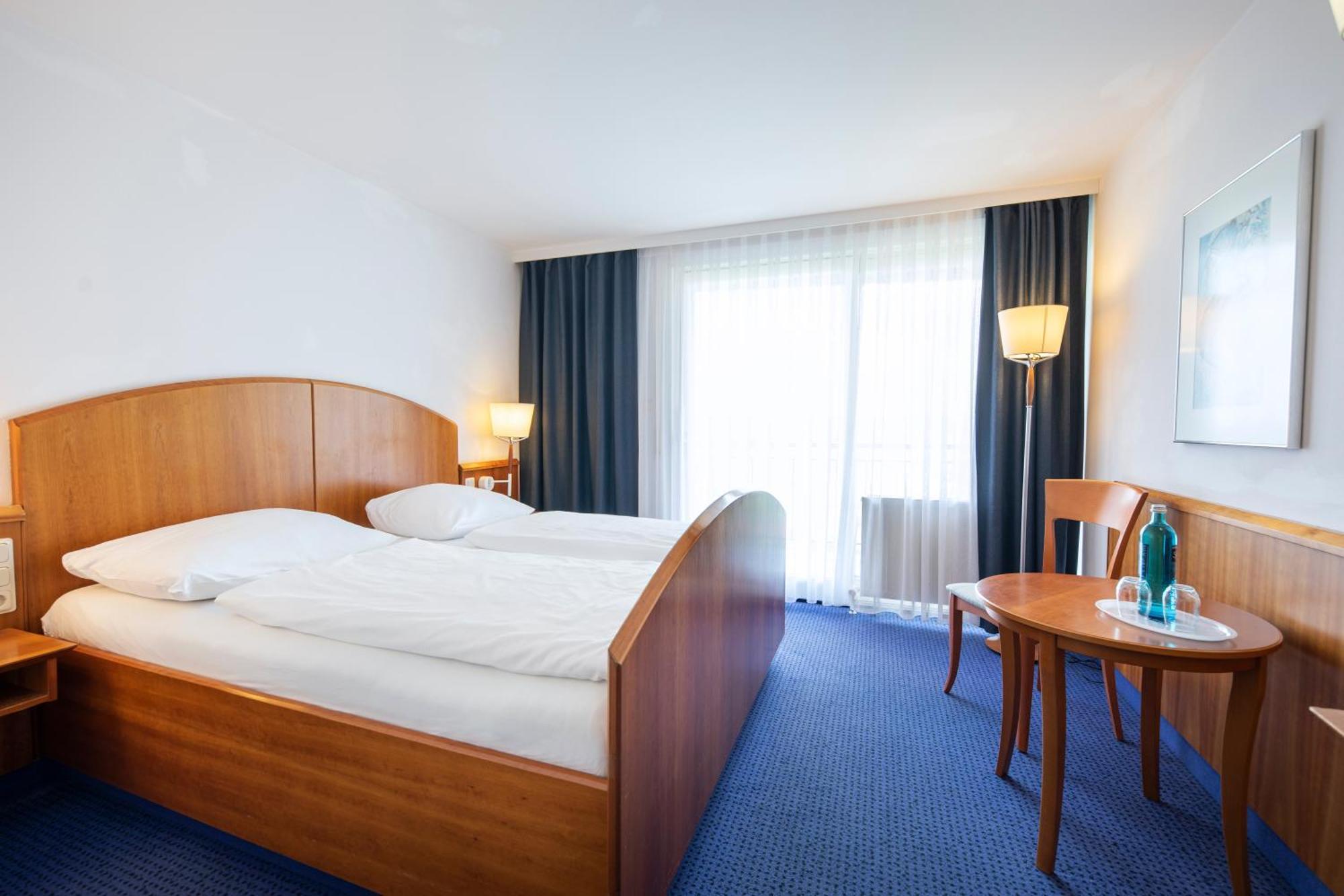 Roomingtons Karoli Валдкирхен Екстериор снимка