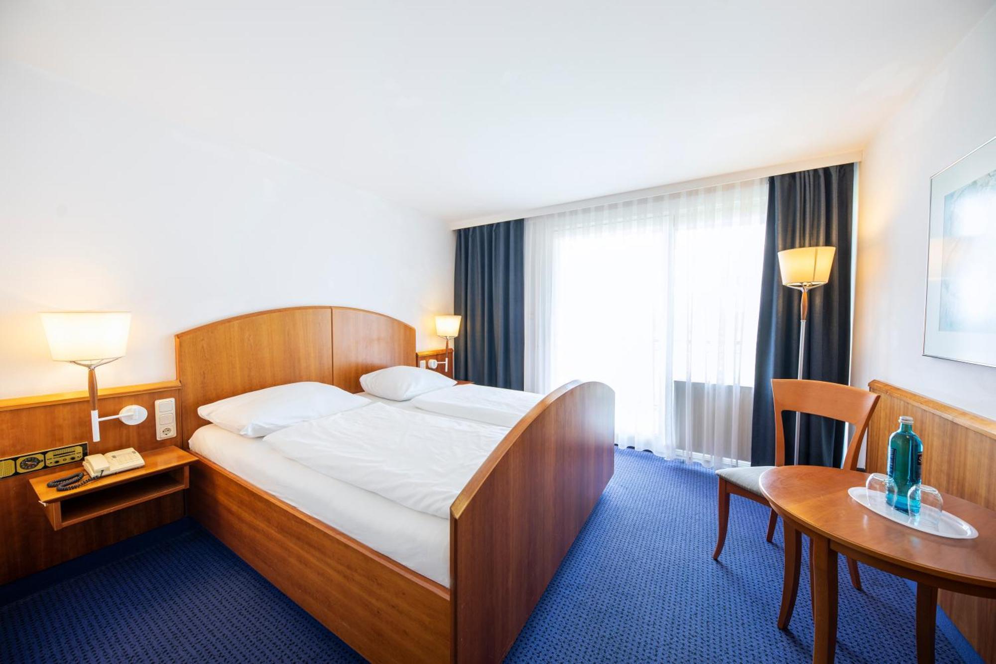 Roomingtons Karoli Валдкирхен Екстериор снимка