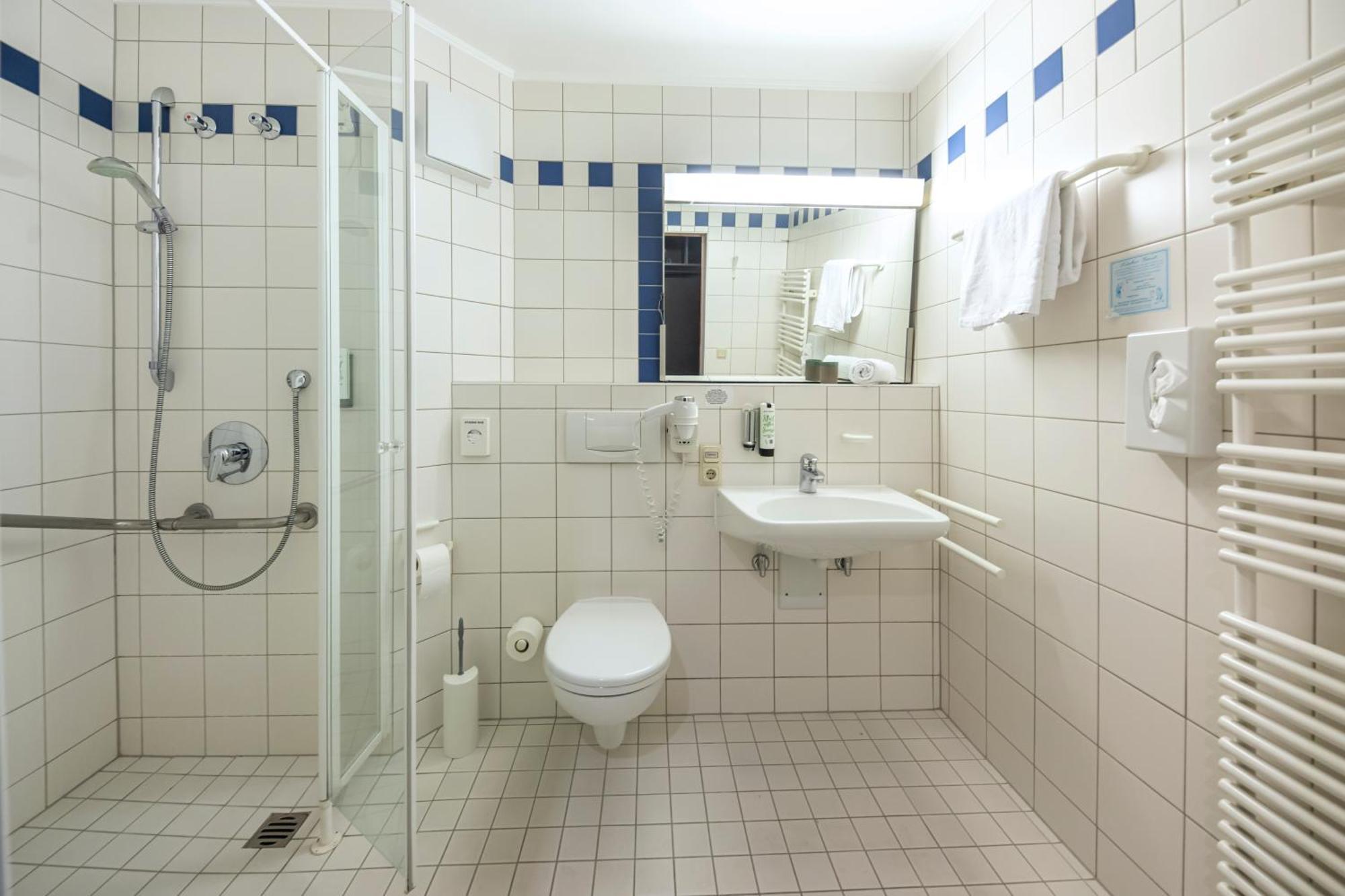 Roomingtons Karoli Валдкирхен Екстериор снимка