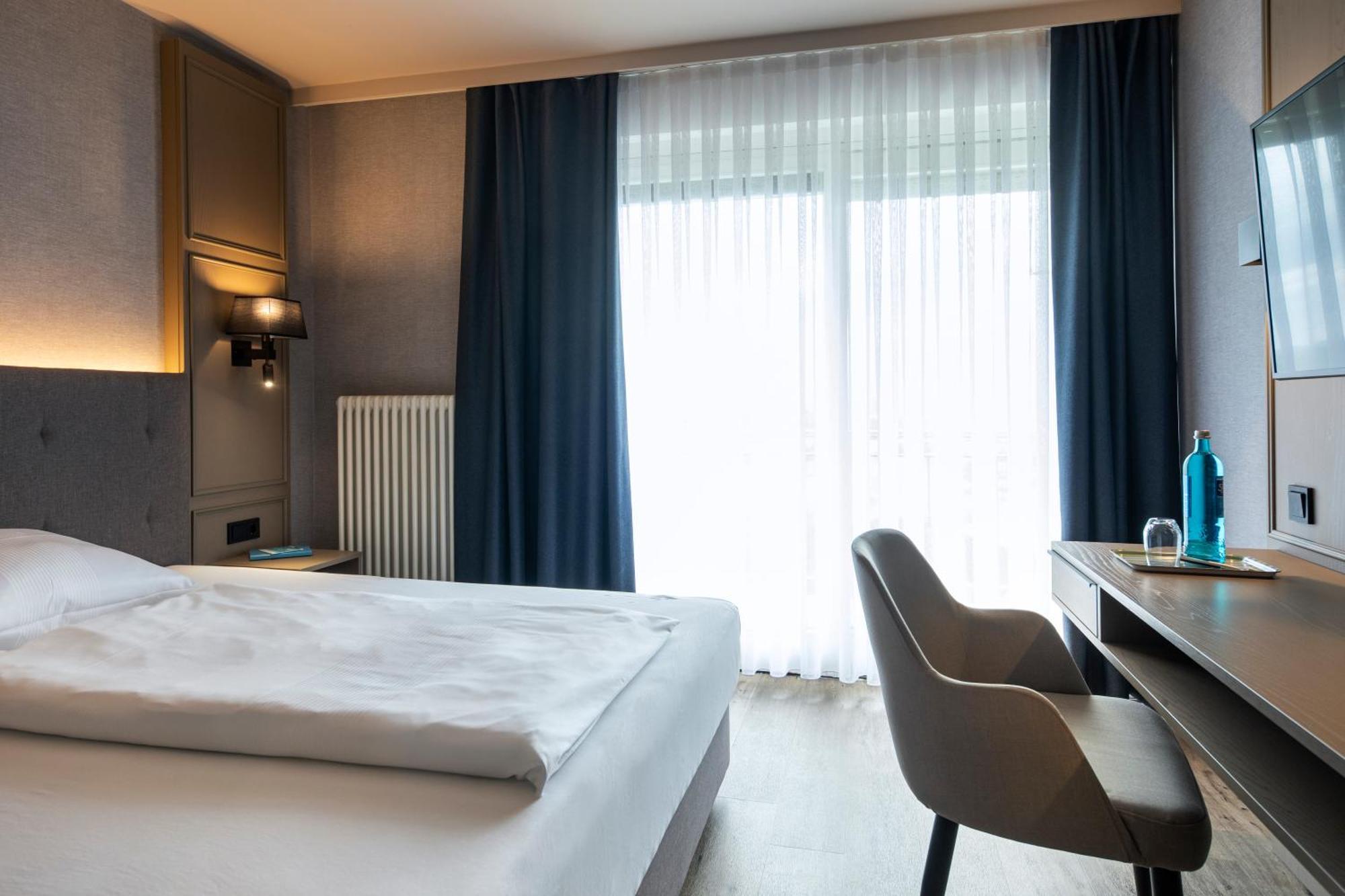 Roomingtons Karoli Валдкирхен Екстериор снимка