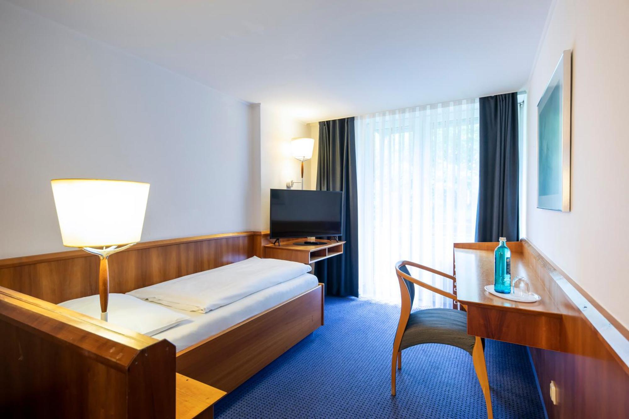 Roomingtons Karoli Валдкирхен Екстериор снимка
