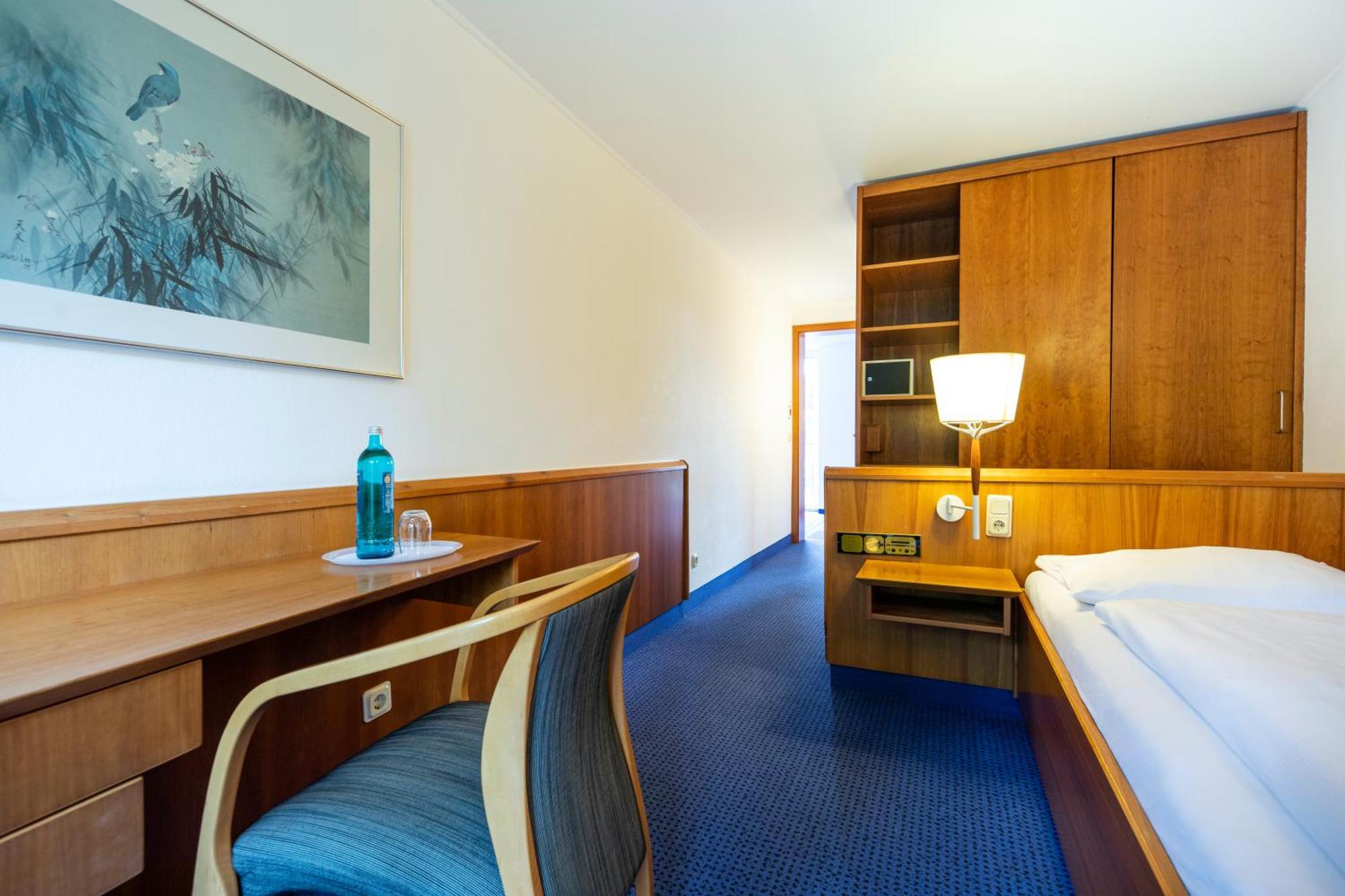 Roomingtons Karoli Валдкирхен Екстериор снимка