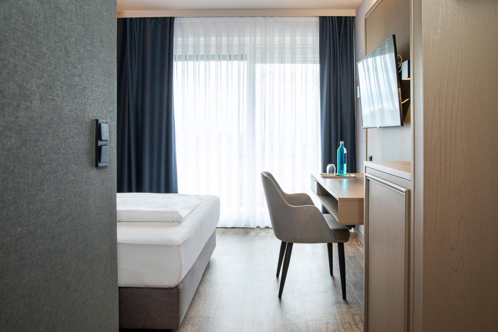 Roomingtons Karoli Валдкирхен Екстериор снимка